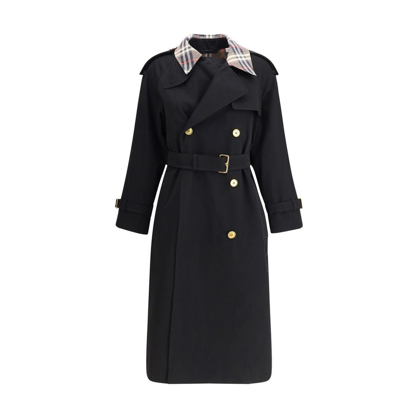 Black Cotton CoatBurberry’s Castleford long Trench Coat is a masterpiece of elegance and functionality, crafted from rain-resistant gabardine that’s perfect for braving the elements in style. The regular fit and raglan sleeves ensure comfort and freedom o