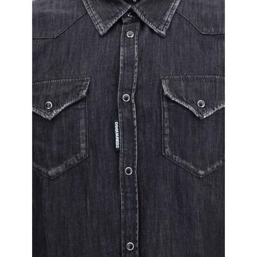 Black Denim ShirtDsquared2’s Classic Western Shirt reinterprets the iconic Western style with a contemporary twist. Made from cotton denim, it features a classic collar, front snap button closure and adjustable cuffs. The two flap patch pockets on the fro