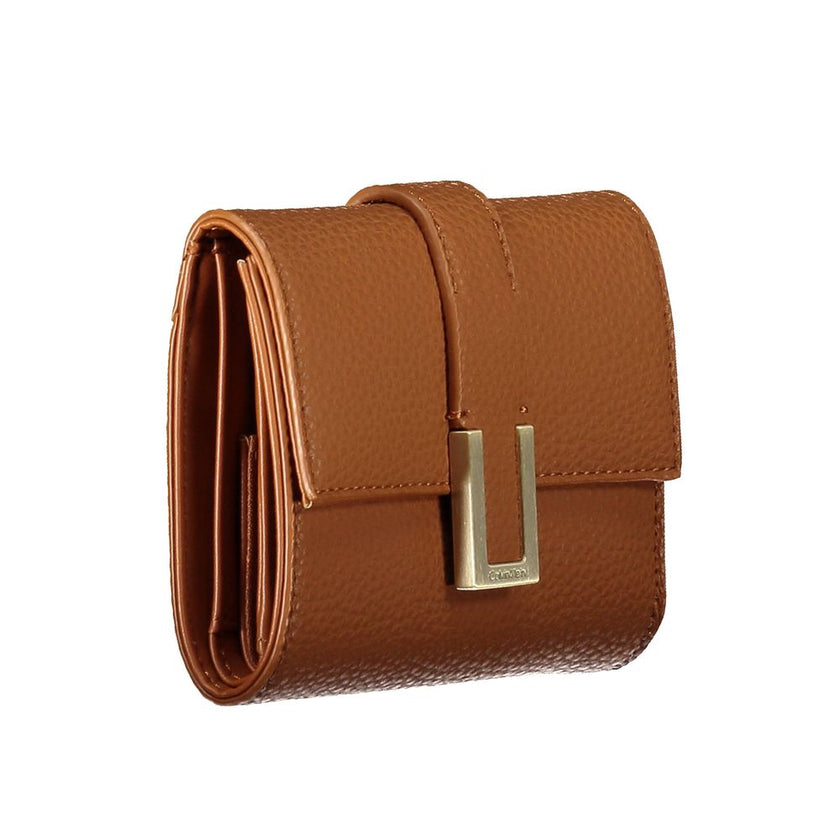 Brown Polyester Women WalletEmbrace the epitome of sleek sophistication with this Calvin Klein wallet, designed to infuse luxury into your everyday. This wallet isn’t just an accessory; it’s a statement—flaunting an external pocket for ease of access and