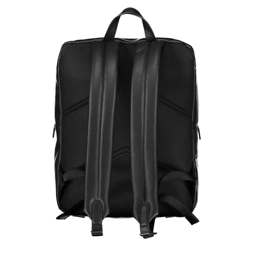 Chic Eco-Friendly Designer BackpackExperience the perfect blend of style and sustainability with this sleek Calvin Klein backpack. Crafted for the eco-conscious fashionista, it features a handy external pocket, two internal pockets for your valuables, and