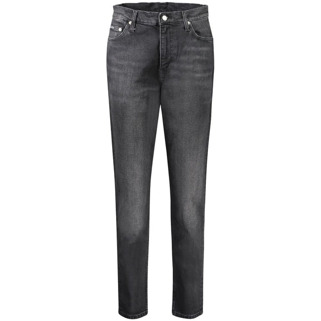 Black Cotton Women JeansDiscover the bold expression of timeless style with these Calvin Klein Mom Jeans. Crafted for those who covet a trendy yet classic silhouette, these jeans feature 5 pockets, a secure button and zip closure, and the iconic Calvin Kl