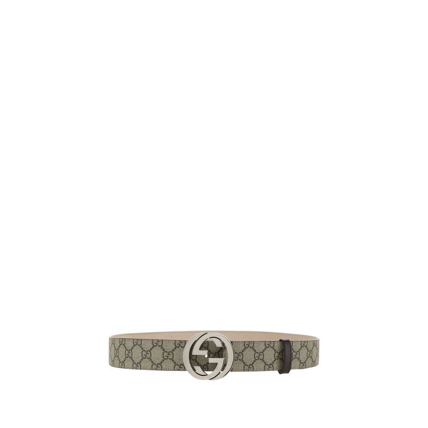 BeltGucci’s Belt features a front buckle with the brand’s iconic GG logo, combined with the signature GG Supreme all-over printed fabric. A distinctive accessory that combines elegance and recognition, perfect for completing any outfit with a touch of cla