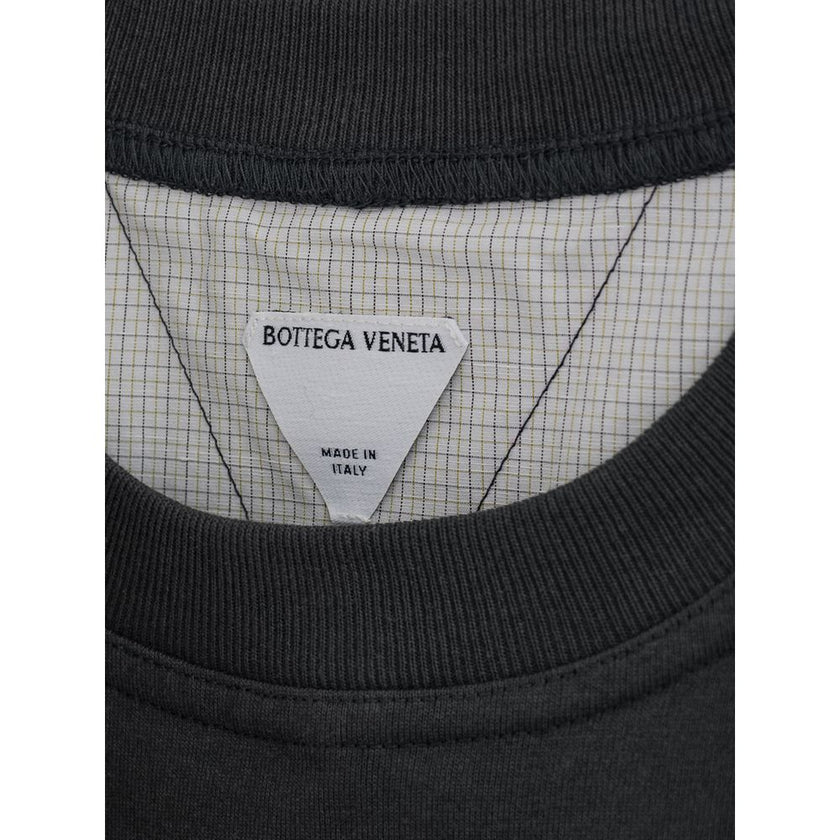 Gray Cotton T-ShirtOversize Cotton T-shirt Bottega Veneta – Material: Cotton – Size & Fit: Slightly Oversize – Neckline: Crewneck – Shoulders: Regular – Sleeves: Short – Hem: Straight hem – Made in: Italy – Model is 183 cm / 84 kg and wears size S Brand S
