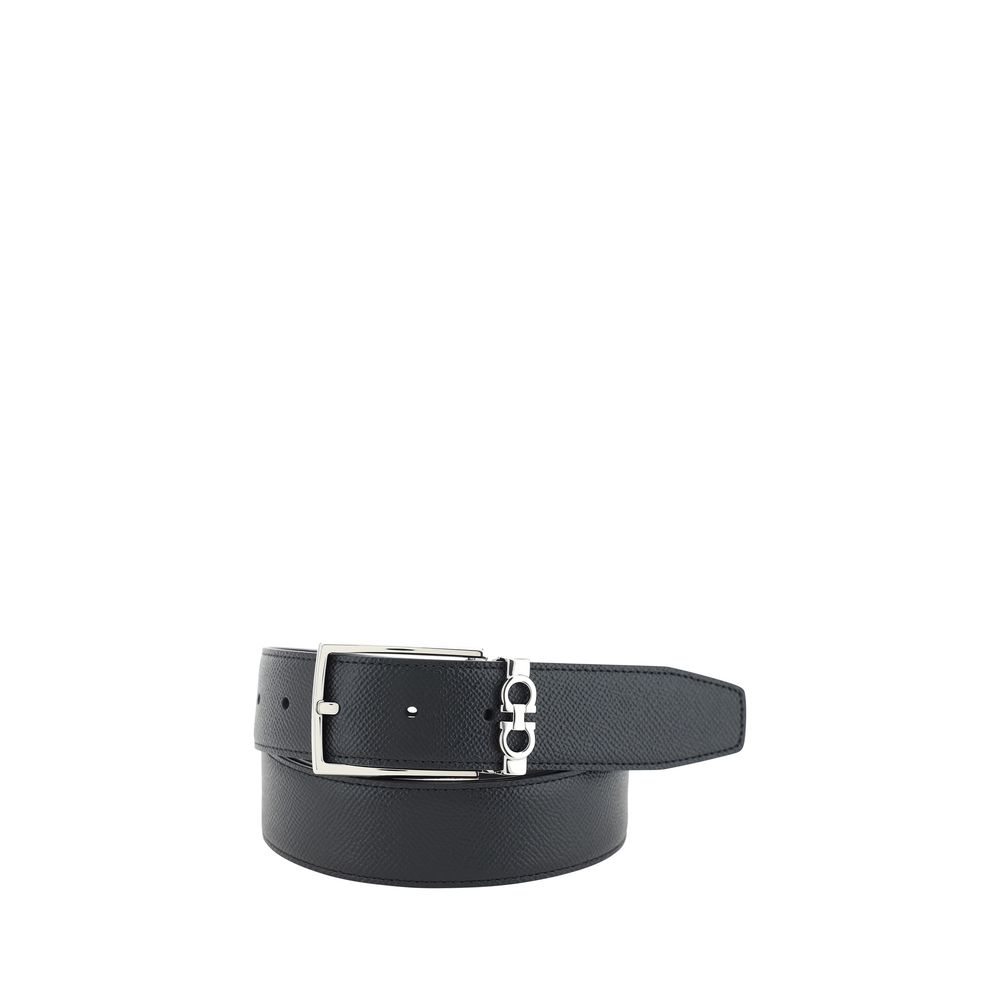 Black Calf Leather Bos Taurus Regular BeltFerragamo’s reversible leather Belt is a versatile and elegant accessory designed to complete any look with style. Made of high-quality grained leather, it features a monochrome double-face design that allows you