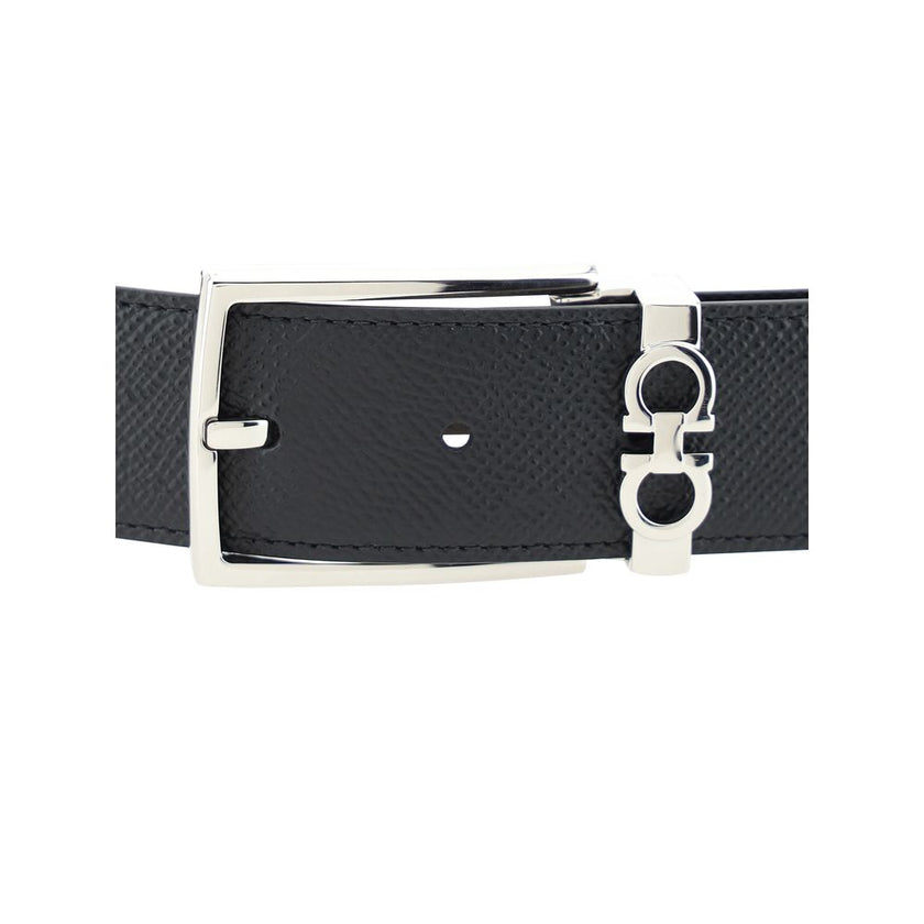 Black Calf Leather Bos Taurus Regular BeltFerragamo’s reversible leather Belt is a versatile and elegant accessory designed to complete any look with style. Made of high-quality grained leather, it features a monochrome double-face design that allows you
