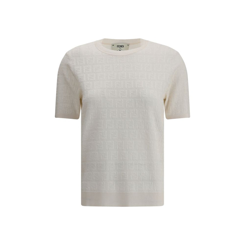 Knit T-ShirtFendi’s cotton T-Shirt represents the perfect meeting of comfort and iconic style. Made from high-quality cotton, it features a ribbed crew neck and hem with side slits, lending versatility to the design. The knit weave with the brand’s iconic