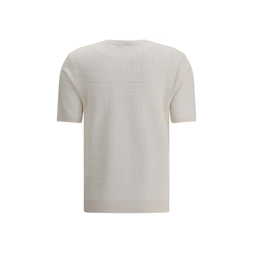 Knit T-ShirtFendi’s cotton T-Shirt represents the perfect meeting of comfort and iconic style. Made from high-quality cotton, it features a ribbed crew neck and hem with side slits, lending versatility to the design. The knit weave with the brand’s iconic