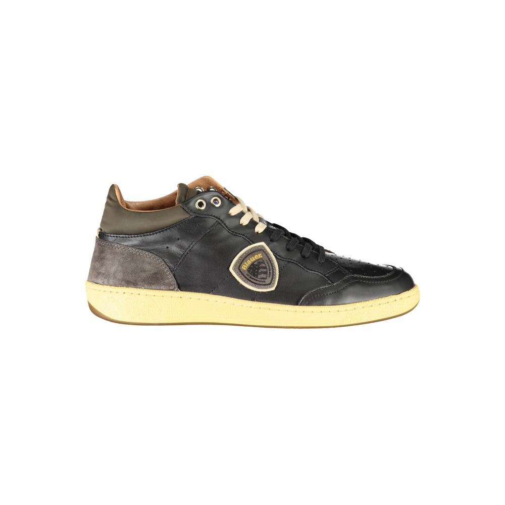 Schwarze Leder-Sneaker mit kontrastfarbenen Schnürsenkeln