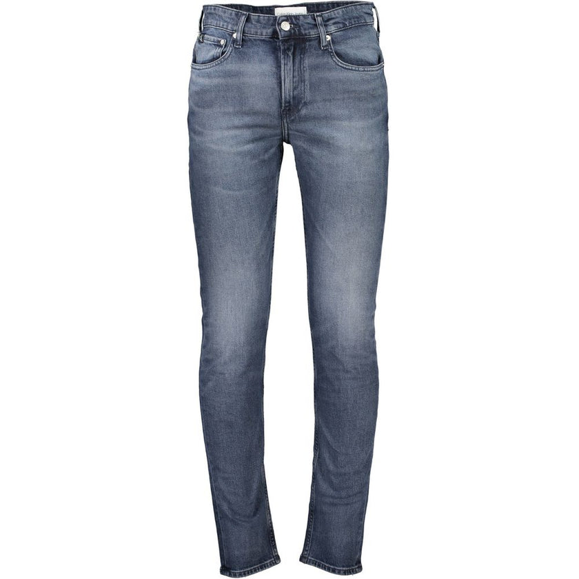 Blue Cotton Men JeansElevate your denim collection with the unmistakable style of Calvin Klein. These 5-pocket jeans boast a timeless washed effect that exudes effortless sophistication. Adorned with a prominent Calvin Klein logo and expertly crafted appl