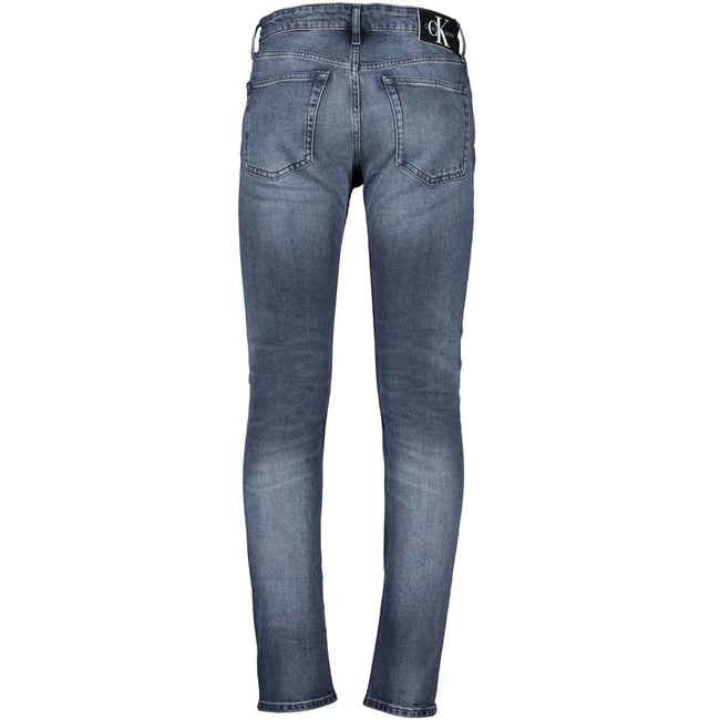 Blue Cotton Men JeansElevate your denim collection with the unmistakable style of Calvin Klein. These 5-pocket jeans boast a timeless washed effect that exudes effortless sophistication. Adorned with a prominent Calvin Klein logo and expertly crafted appl