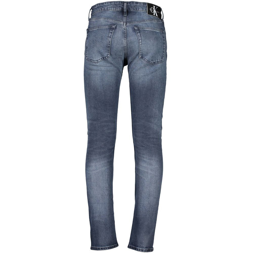 Blue Cotton Men JeansElevate your denim collection with the unmistakable style of Calvin Klein. These 5-pocket jeans boast a timeless washed effect that exudes effortless sophistication. Adorned with a prominent Calvin Klein logo and expertly crafted appl