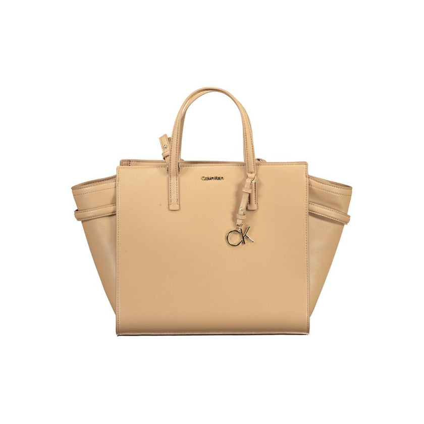 Beige Polyester Women HandbagMake every outing an event with the Calvin Klein statement handbag. Its beige hue seamlessly melds with contrasting details for a bold, yet sophisticated look. The adjustable and removable shoulder strap offers versatile carry