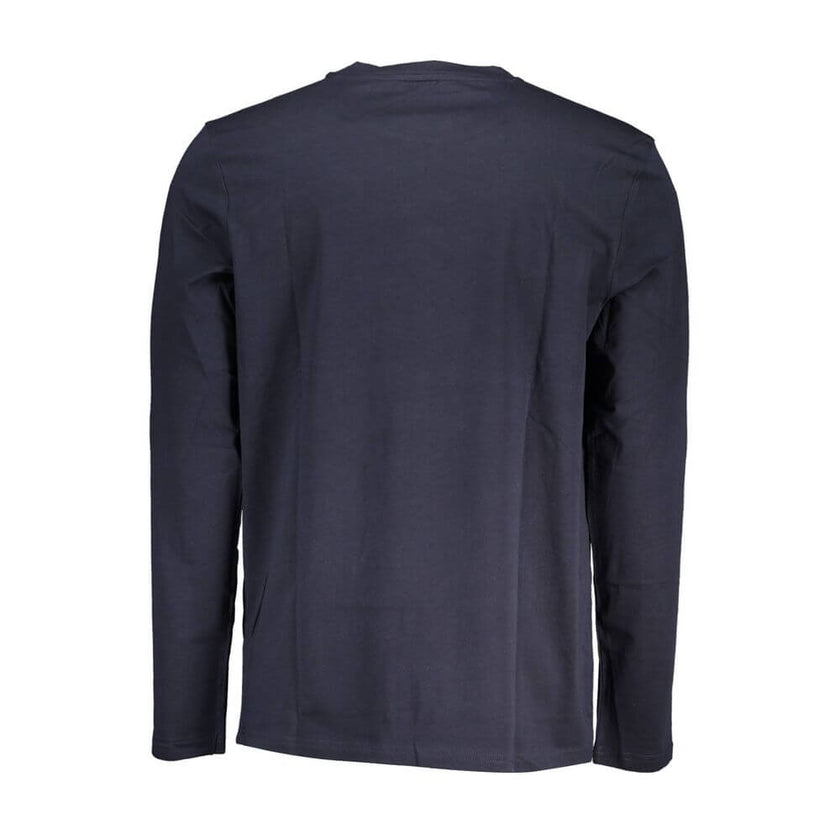 Blue Cotton Men T-ShirtElevate your wardrobe with the epitome of sophistication—this Hugo Boss long sleeve T-shirt. Tailored to perfection for the modern trendsetter, it features a sleek crew neck and the iconic logo emblazoned with a standout application