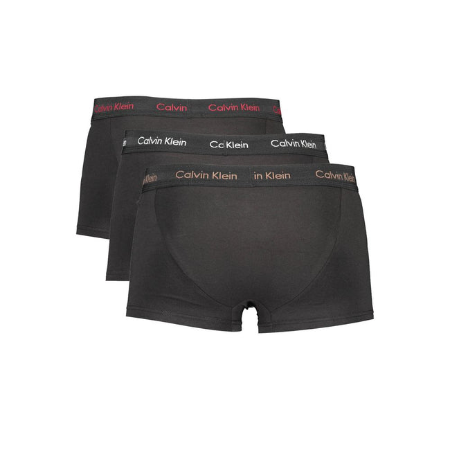 Black Cotton Men BoxerUnveil your daring side with Calvin Klein’s premier tri-pack boxer briefs. This sophisticated trio boasts an iconic elastic waistband in assorted colors that echo bold contrast and underscore the unmistakable Calvin Klein logo. Craft