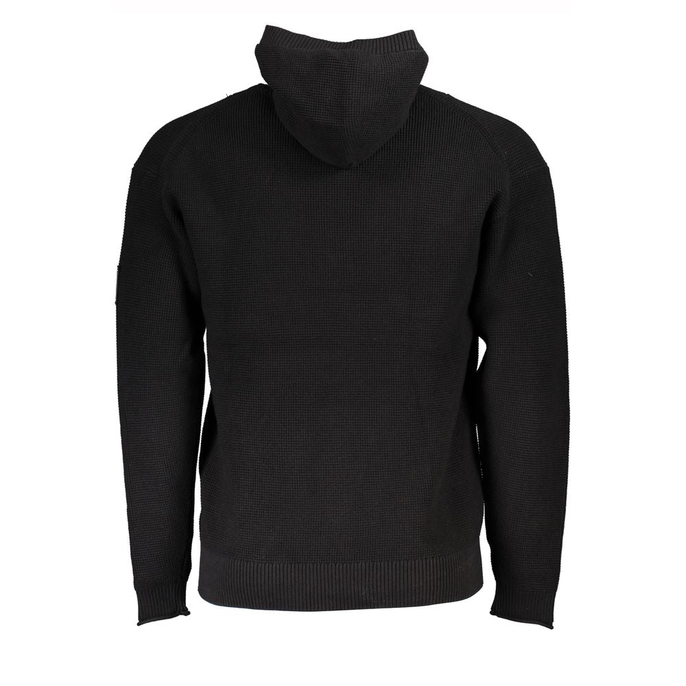 Sleek Cotton Hooded Sweater with Logo DetailEmbrace the epitome of comfort and style with this Calvin Klein long-sleeved hooded sweater. Featuring a convenient half zip design and refined logo application, this piece balances casual with sophistication. C
