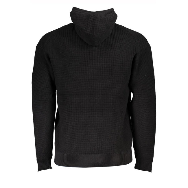 Sleek Cotton Hooded Sweater with Logo DetailEmbrace the epitome of comfort and style with this Calvin Klein long-sleeved hooded sweater. Featuring a convenient half zip design and refined logo application, this piece balances casual with sophistication. C