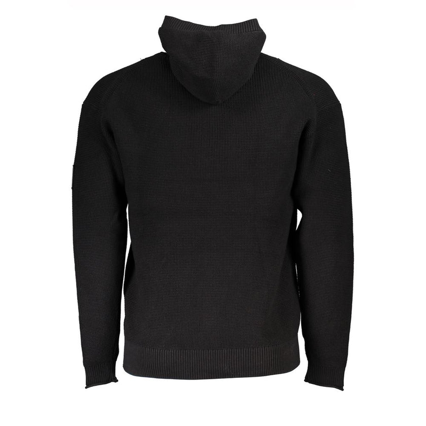 Sleek Cotton Hooded Sweater with Logo DetailEmbrace the epitome of comfort and style with this Calvin Klein long-sleeved hooded sweater. Featuring a convenient half zip design and refined logo application, this piece balances casual with sophistication. C