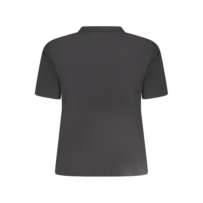 Black Cotton Women T-ShirtMake a powerful statement with Calvin Klein’s sleek black T-shirt. This essential piece simplifies luxury with its crisp crew neck and standout logo, providing an effortlessly cool addition to your wardrobe. Crafted from pure cot