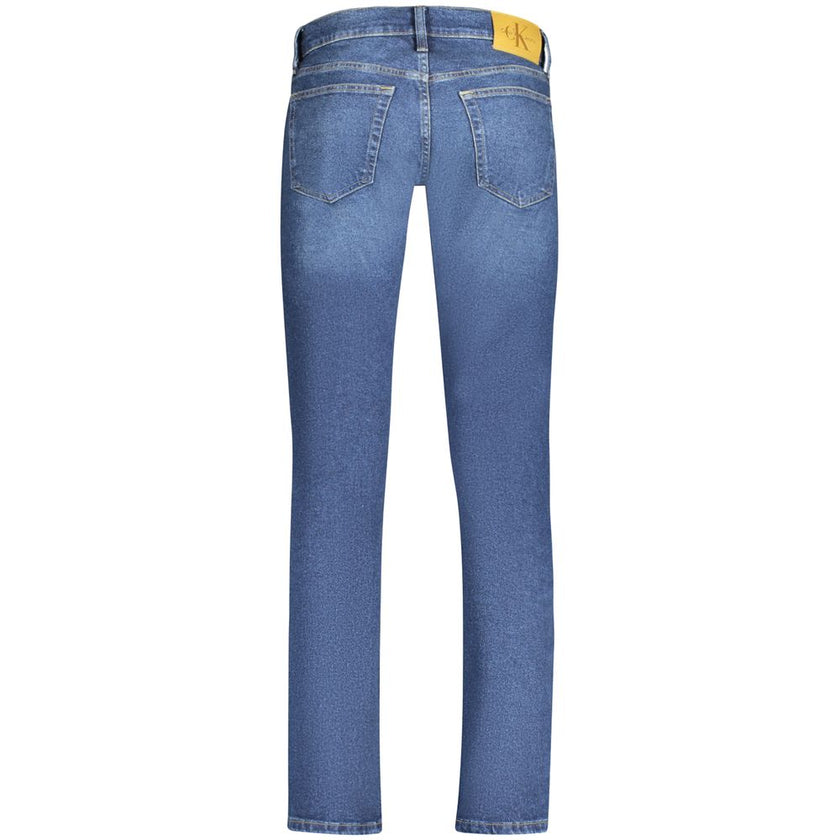Blue Cotton Men JeansElevate your denim attire with Calvin Klein’s mastery in crafting jeans that are both sleek and comfortable. These slim-fit jeans boast a stylish and enduring five-pocket design, seamlessly blending functionality with fashion. Secured