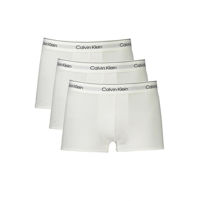 White Cotton Men BoxerExperience unparalleled comfort with the touch of Calvin Klein’s masterful craft in men’s underwear. This tri-pack of boxer briefs is a symphony of style and sustainability, with 95% regenerative cotton offering breathability and a s