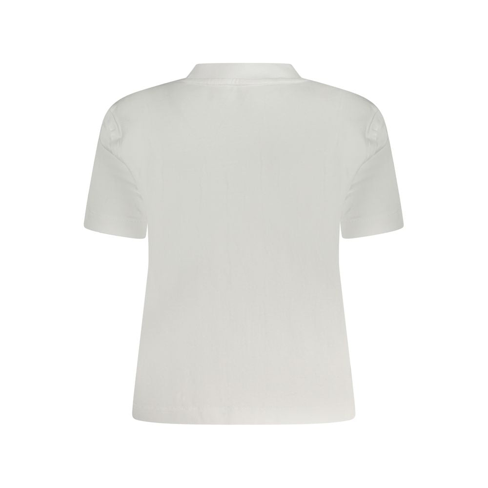 White Cotton Women T-ShirtEmbrace effortless sophistication with Calvin Klein’s pristine white T-shirt. Defined by its crisp crew neck and striking logo print, this short sleeve top marries casual charm with iconic brand identity. Tailored from premium co