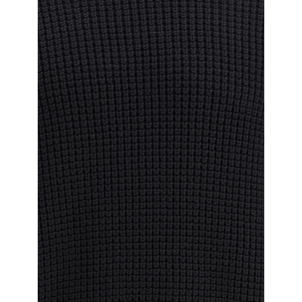 Black Wool SweatshirtDsquared2’s wool Sweater features a vintage design with a slightly worn effect that lends character and personality to the garment. Featuring a classic crew neck, ribbed cuffs and hem, it offers a comfortable fit and a refined look. R