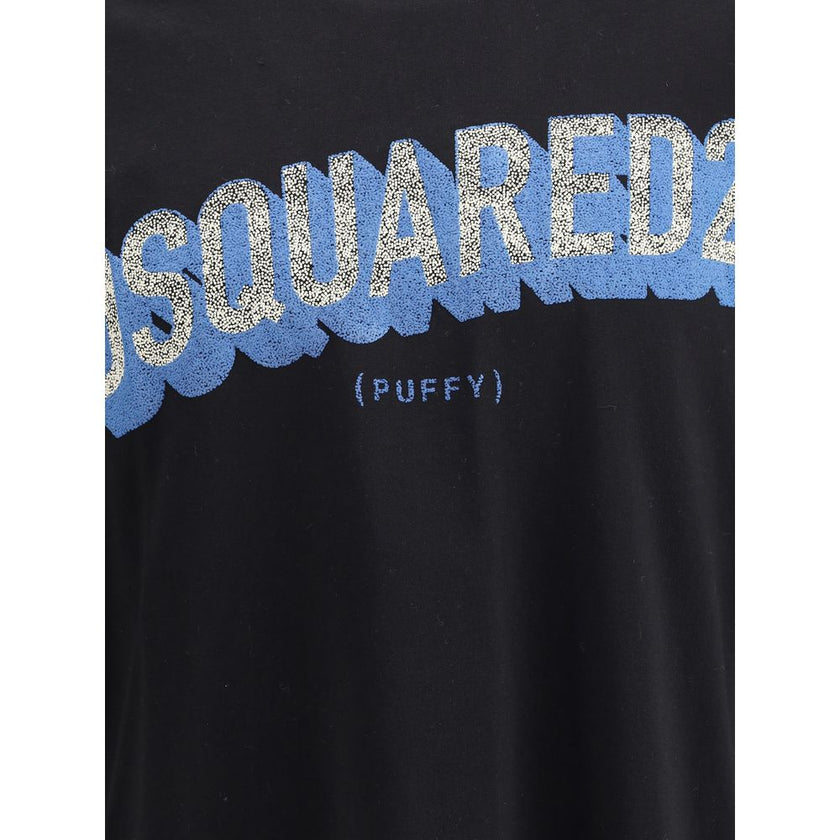Black Cotton T-ShirtDsquared2’s cotton T-Shirt is an essential garment with an urban, contemporary style. Made from soft cotton, it features a ribbed crew neck for comfort and durability. Printed on the front is the brand’s iconic contrasting monogram, a