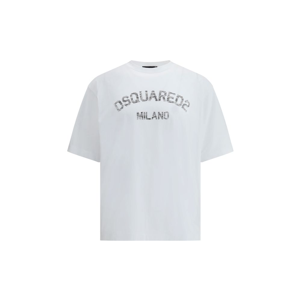 White Cotton T-ShirtDsquared2’s cotton T-Shirt is an essential garment with an urban, contemporary style. Made from soft cotton, it features a ribbed crew neck for comfort and durability. Printed on the front is the brand’s iconic contrasting monogram, a