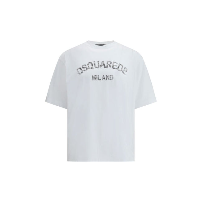 White Cotton T-ShirtDsquared2’s cotton T-Shirt is an essential garment with an urban, contemporary style. Made from soft cotton, it features a ribbed crew neck for comfort and durability. Printed on the front is the brand’s iconic contrasting monogram, a