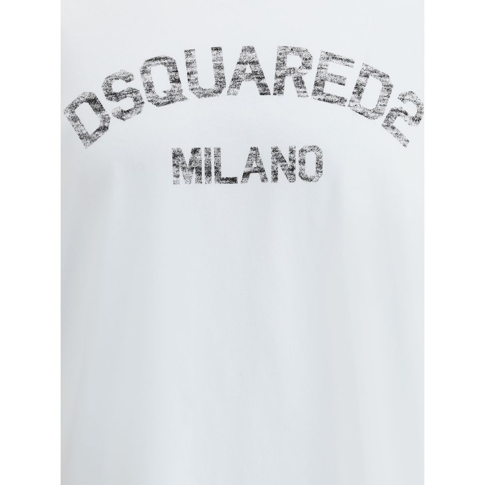 White Cotton T-ShirtDsquared2’s cotton T-Shirt is an essential garment with an urban, contemporary style. Made from soft cotton, it features a ribbed crew neck for comfort and durability. Printed on the front is the brand’s iconic contrasting monogram, a