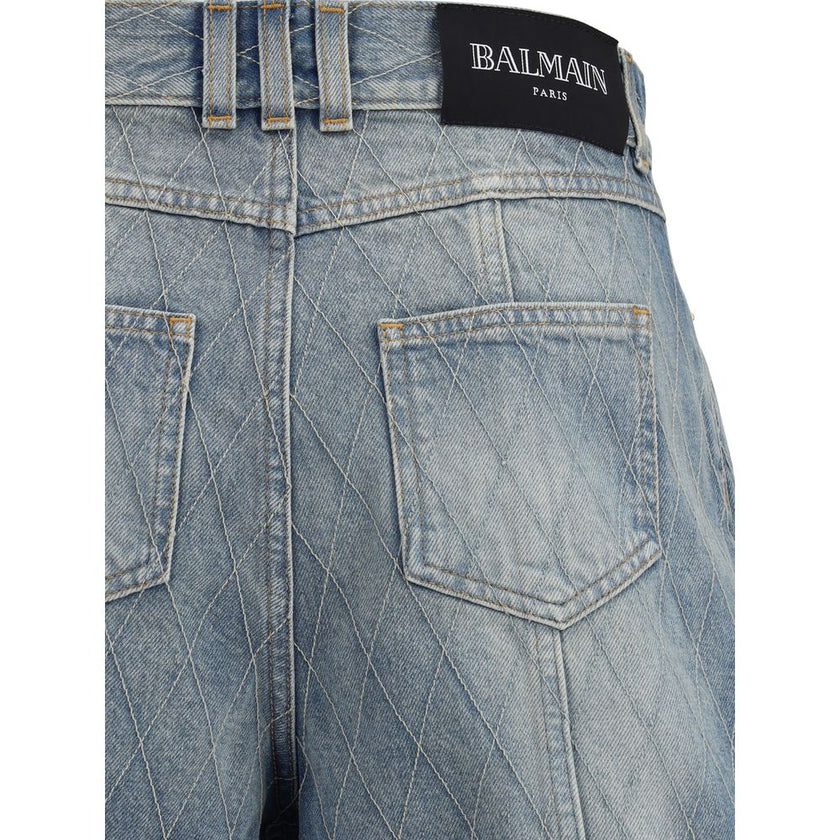 Light Blue Cotton Bermuda ShortsBalmain’s Denim Shorts combine a bold aesthetic with iconic details. Featuring a refined diamond-stitched pattern, they feature a waistband with belt loops and the unmistakable triple back loop. The front closure is embelli