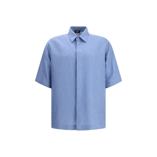 Light Blue Linen Shortsleeve ShirtFendi’s linen Shirt is an elegant and refined garment perfect for the warm season. The short-sleeved design and classic collar lend a classic touch, while the front closure with hidden buttons adds an element of discretio