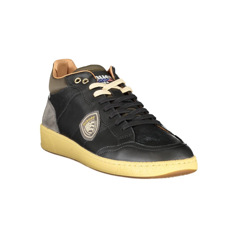 Schwarze Leder-Sneaker mit kontrastierenden Details
