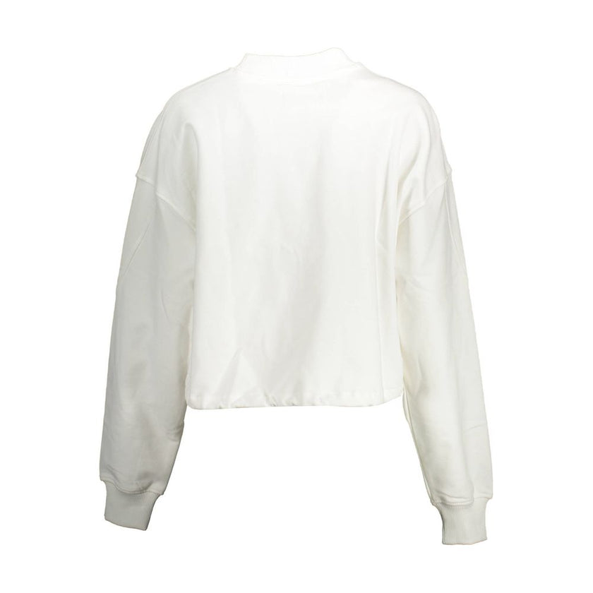 White Cotton Women SweaterElevate your style quotient with the minimalist yet chic Calvin Klein long-sleeved sweatshirt. Standing out with its refined white hue, this piece is more than just comfy wear. From the subtle print and the delicate embroidery to