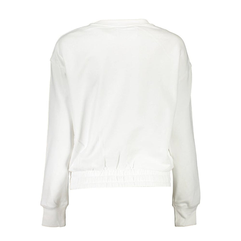 White Cotton Women SweaterElevate your casual wardrobe with a touch of effortless sophistication from Calvin Klein. This white long-sleeved sweatshirt makes a bold statement with its contrasting details and iconic Calvin Klein logo embroidery. Designed to