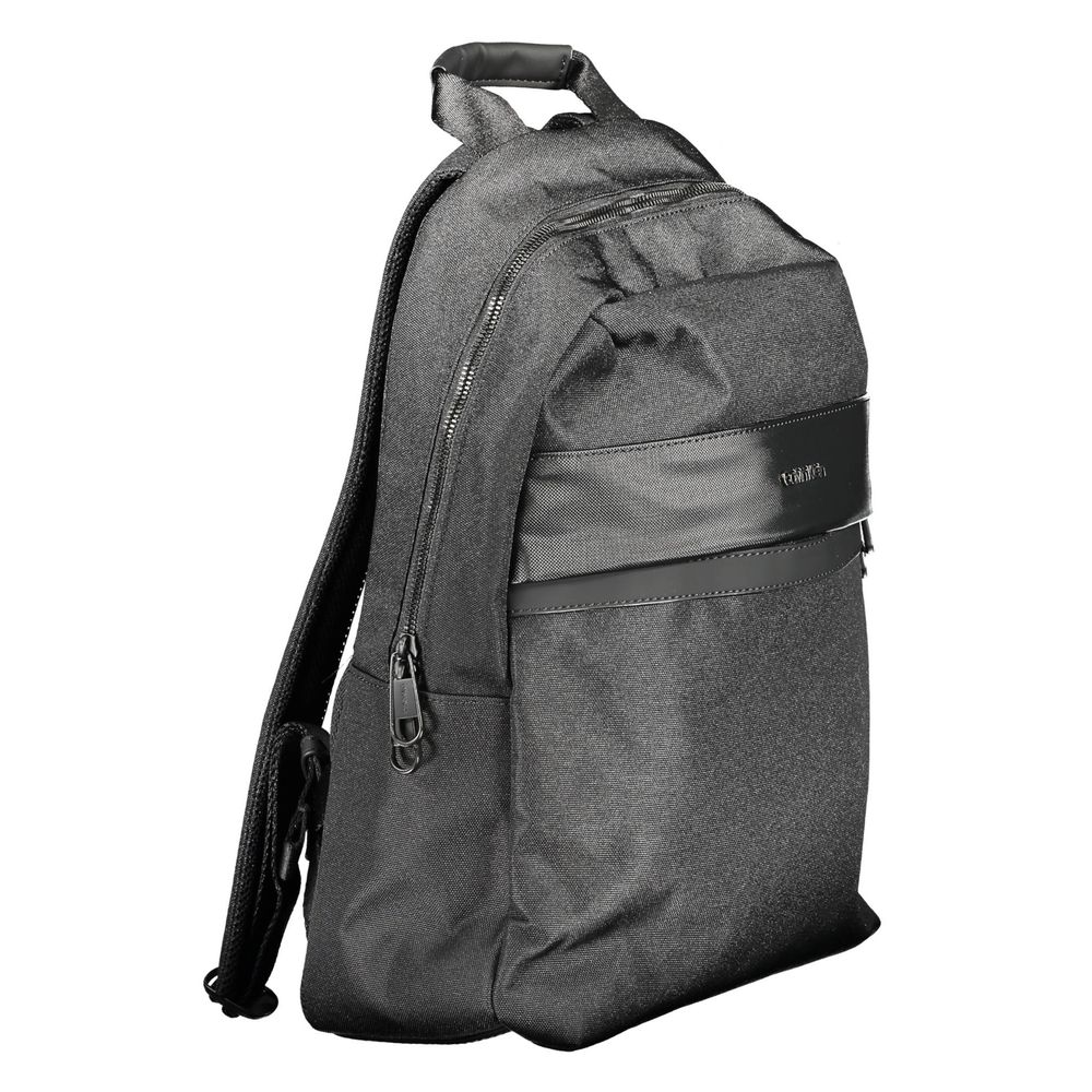 Black Polyester Backpackbackpack 1 handle, adjustable straps, 1 external pocket, contrasting details, zip closure, logo, 100% recycled polyesterBlack Polyester Backpack${tagsCalvin KleinAulae Black Polyester Backpack Calvin KleinAulae Black Polyester Back
