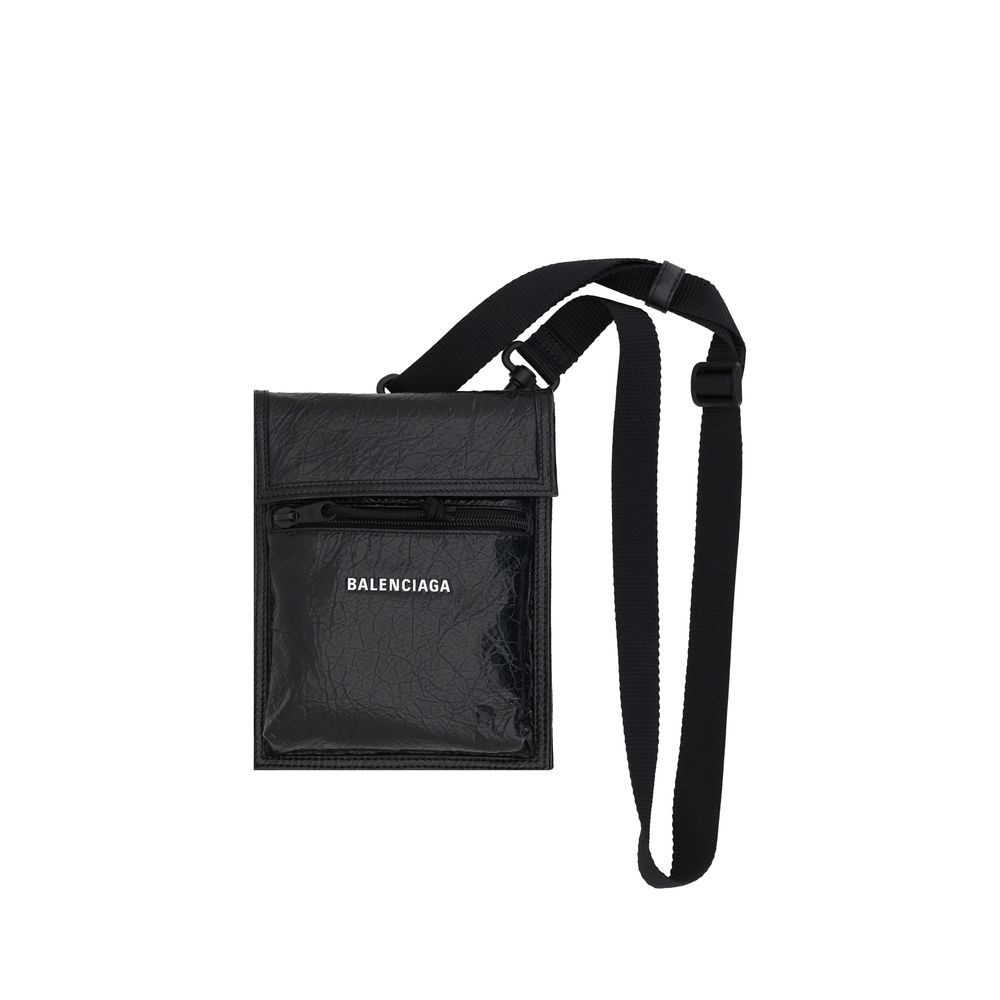 Black Calf Leather Bos Taurus Shoulder BagBalenciaga’s Explorer Shoulder Bag is a modern and versatile accessory made of grained leather that gives a sleek and durable texture. The front flap closure ensures security and practicality, while the front zipp