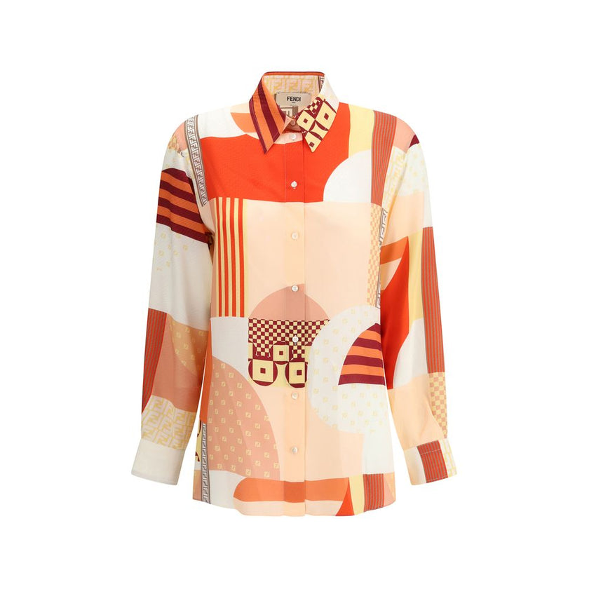 Multicolor Silk Pattern ShirtFendi’s silk crepe patchwork Shirt combines elegance and originality with its paneled design. It features a classic collar, front button closure and two side slits that promote comfort and movement for a sophisticated and cont