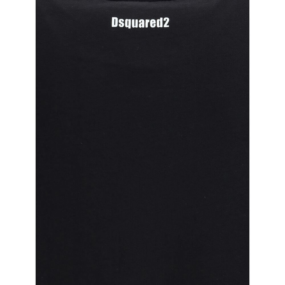Black Cotton T-ShirtDsquared2’s T-Shirt is a casual piece with a strong character, made from cotton and finished with a classic ribbed crew neck. The contrasting Obsessed2 print stands out on the front and the iconic signature on the back adds a graphic a