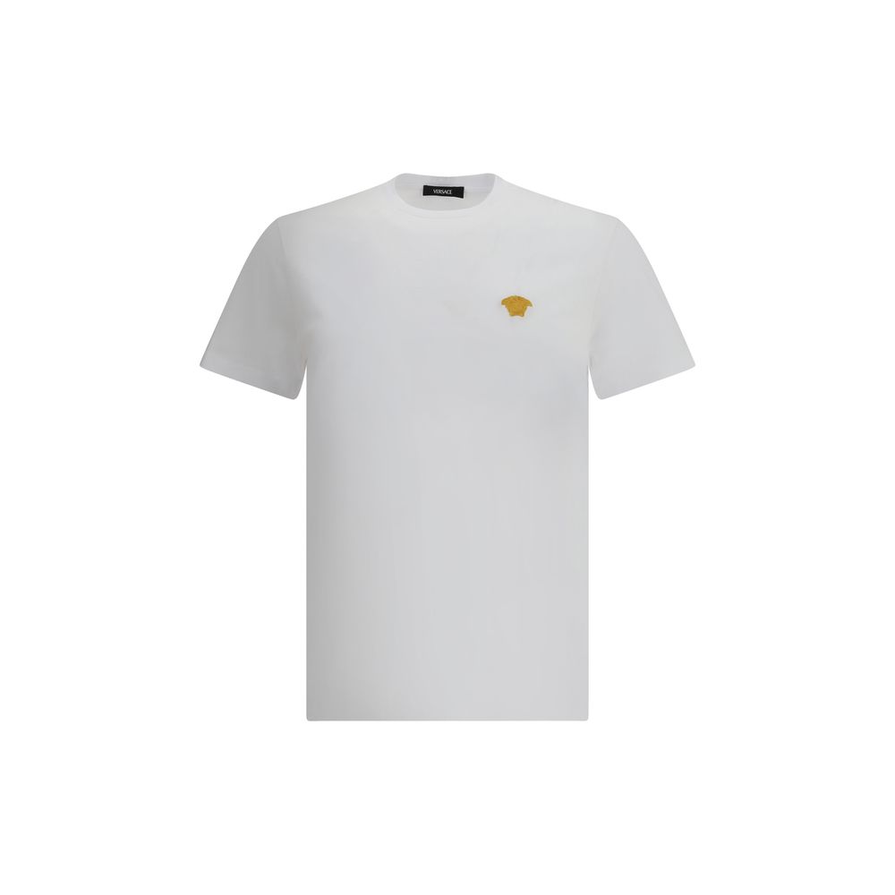 White Cotton T-ShirtVersace’s cotton T-Shirt combines essential elegance and distinctive identity in a striking casual piece. Made of soft monochrome patterned cotton, it features a ribbed crew neck and a regular fit that ensures comfort and versatility.