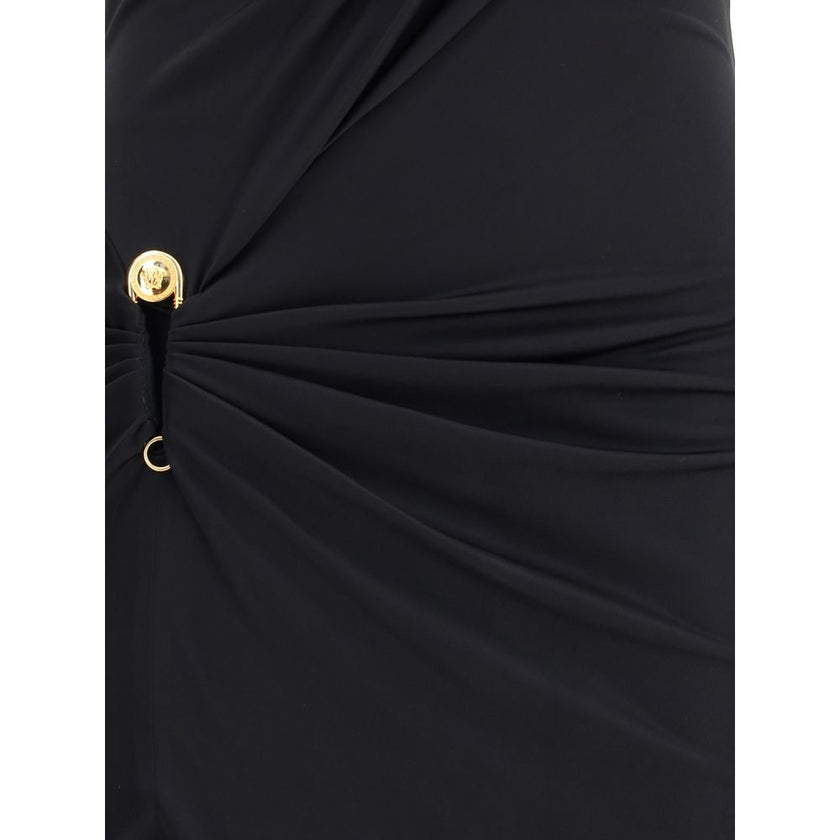 Black Viscose Casual DressVersace’s Sleeveless jersey Dress is a draped design that elegantly enhances the silhouette. Featuring a soft neckline, it is embellished with iconic details: golden logo pins applied on the front and shoulder, recalling the Mais