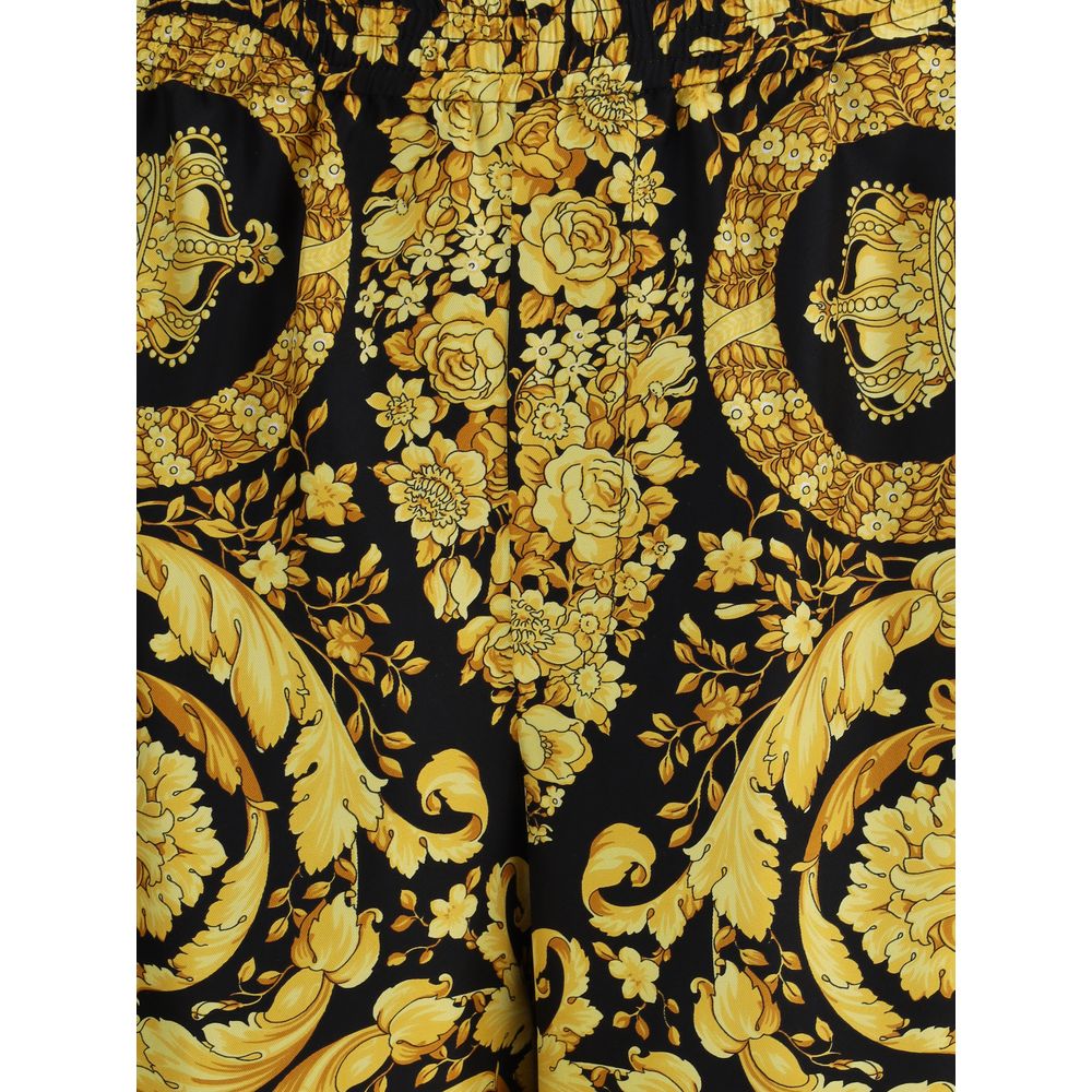 Multicolor Silk Bermuda ShortsSilk Shorts by Versace featuring the brand’s iconic baroque pattern. The model features an elasticized waistband for a comfortable and flexible fit, two side slash pockets and a welt pocket on the back. A lightweight and refi