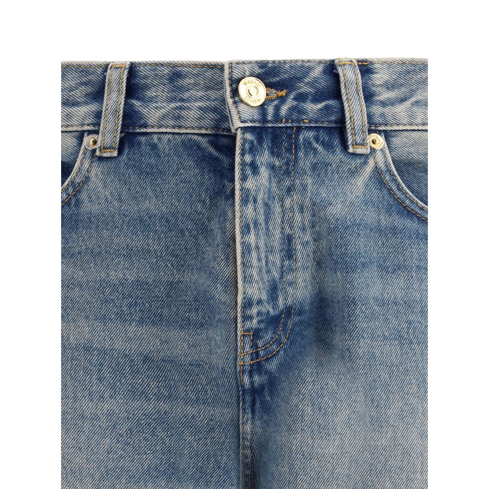 Blue Cotton Straight-Leg JeansVersace’s cotton Jeans combine classic design with the Maison’s iconic codes. They feature a front zipper and button closure, belt loops at the waist and a traditional five-pocket pattern. On the front, a metallic detail with