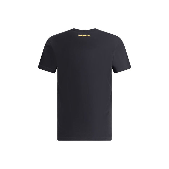 Black Cotton T-ShirtCotton T-shirt by Dsquared2 features a ribbed crew neck for comfort and fit. The front is decorated with a contrasting maxi print for a modern, impactful look. Season: AW25 Fit: Regular Composition: 100% Cotton MADE IN ROMANIABlack Cot