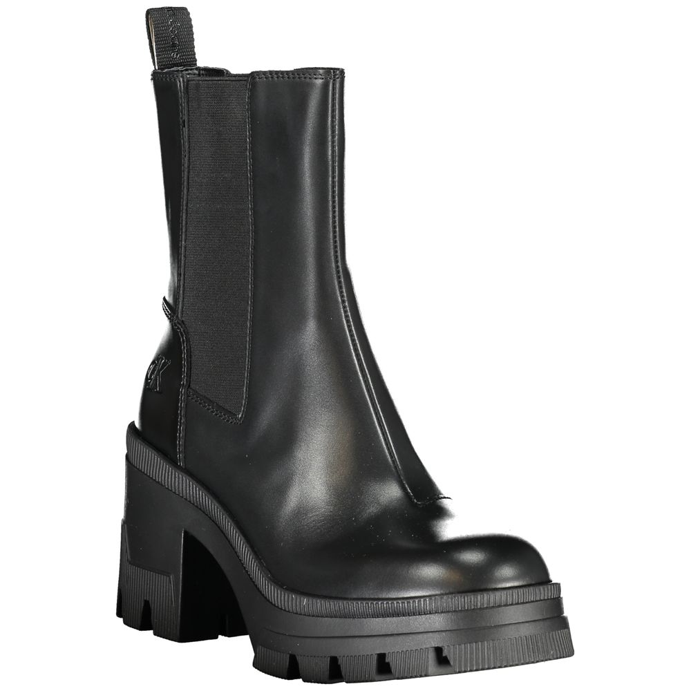 Black Leather Women BootElevate your ensemble with the epitome of chic – Calvin Klein boots that blend sophistication with a touch of the avant-garde. Tower above the trendsetters with an 8 cm heel that promises poise and presence. The striking print and
