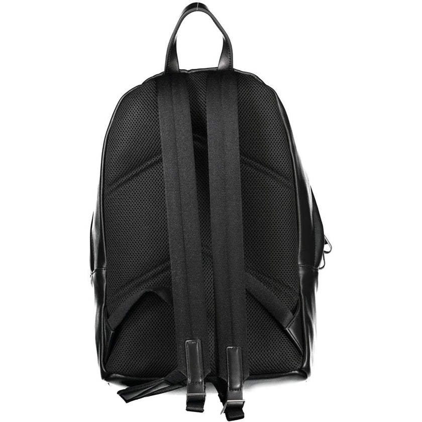 Black Polyester BackpackBACKPACK 1 HANDLE, ADJUSTABLE STRAPS, 1 EXTERNAL POCKET, 1 LAP-TOP COMPARTMENT, 1 INTERNAL POCKET, CONTRASTING DETAILS, ZIP CLOSURE, LOGO, 50% RECYCLED POLYESTERBlack Polyester Backpack${tagsCalvin KleinAulae Black Polyester Backpa