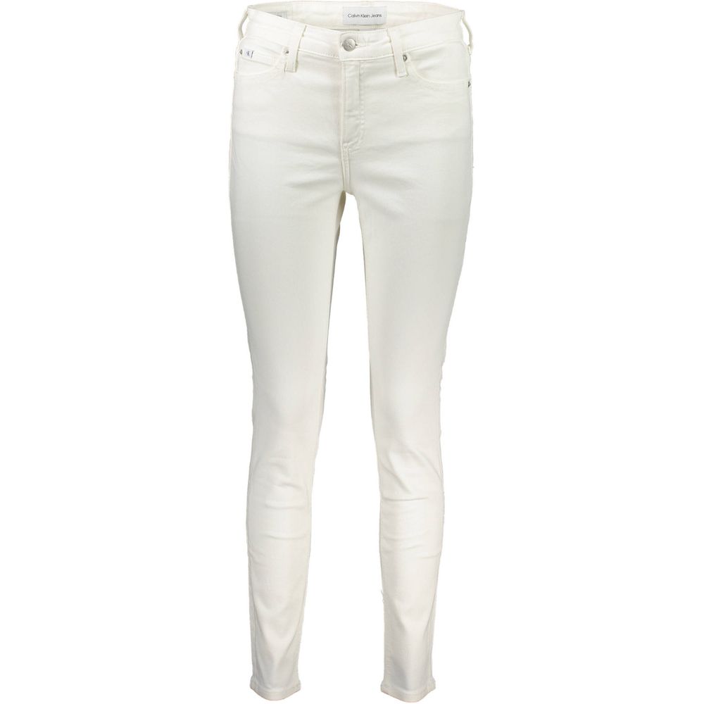 White Cotton Women JeansStep into sophistication with these pristine white Calvin Klein skinny jeans, designed for the modern fashion connoisseur. Crafted from a premium blend that ensures both comfort and durability, these jeans are a testament to timele
