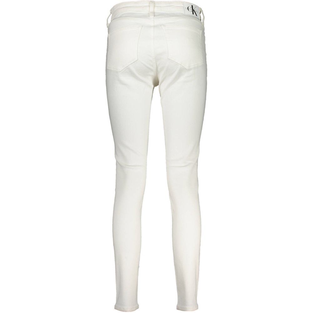 White Cotton Women JeansStep into sophistication with these pristine white Calvin Klein skinny jeans, designed for the modern fashion connoisseur. Crafted from a premium blend that ensures both comfort and durability, these jeans are a testament to timele