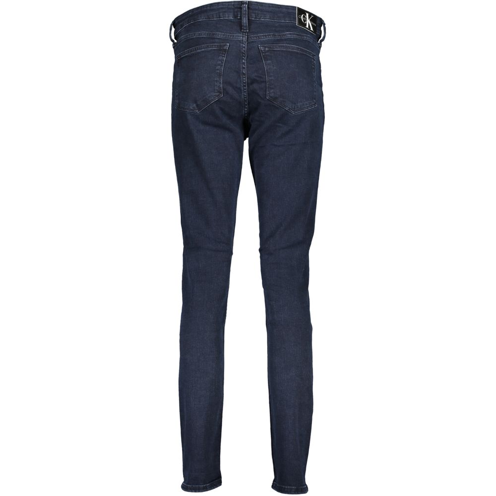 Blue Cotton Women Skinny JeanStrut in style with Calvin Klein’s Mid Rise Skinny Jeans, meticulously crafted to redefine your silhouette with a contemporary twist. Designed with the modern woman in mind, these iconic jeans blend form and functionality with