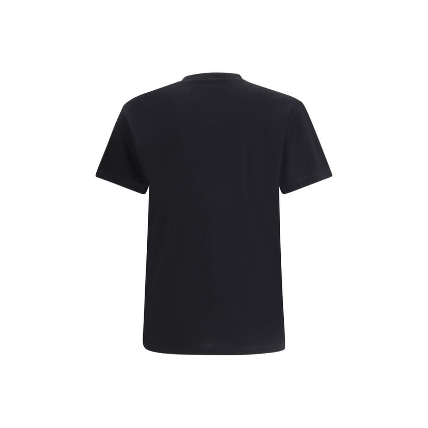 Black Cotton T-ShirtDsquared2’s cotton T-Shirt is an essential garment with an urban, contemporary style. Made from soft cotton, it features a ribbed crew neck for comfort and durability. Printed on the front is the brand’s iconic contrasting monogram, a